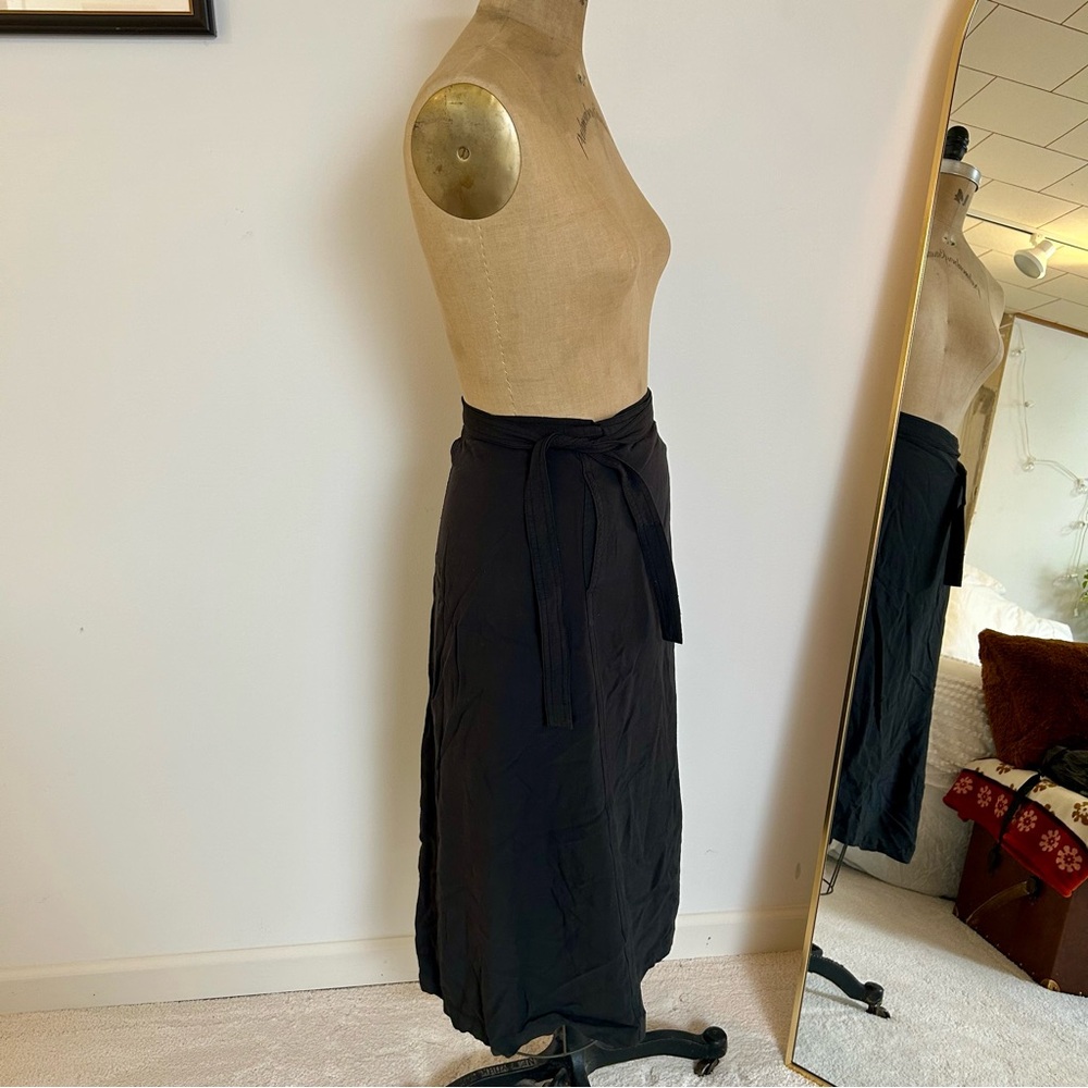 GAP Women’s Black Wrap Midi Skirt - Picture 3 of 11